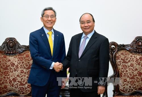 PM Nguyen Xuan Phuc receives President of Korea’s Kookmin Bank Financial Group - ảnh 1